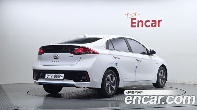 Hyundai Ioniq 2017 — photo 2