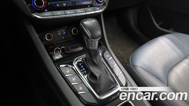 Hyundai Ioniq 2017 — photo 12