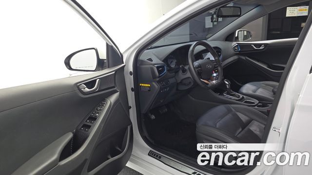 Hyundai Ioniq 2017 — photo 13