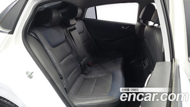 Hyundai Ioniq 2017 — photo 17