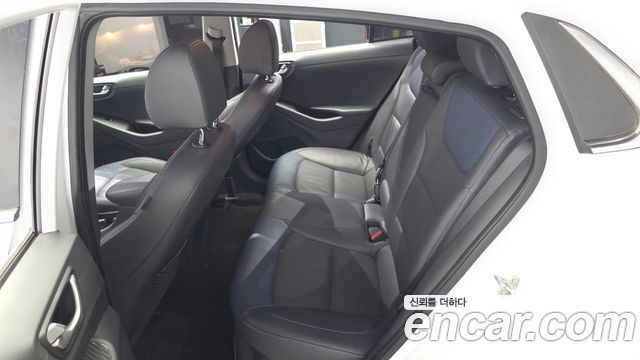 Hyundai Ioniq 2017 — photo 18