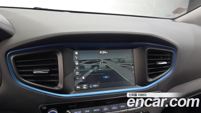 Hyundai Ioniq 2017 — photo 21