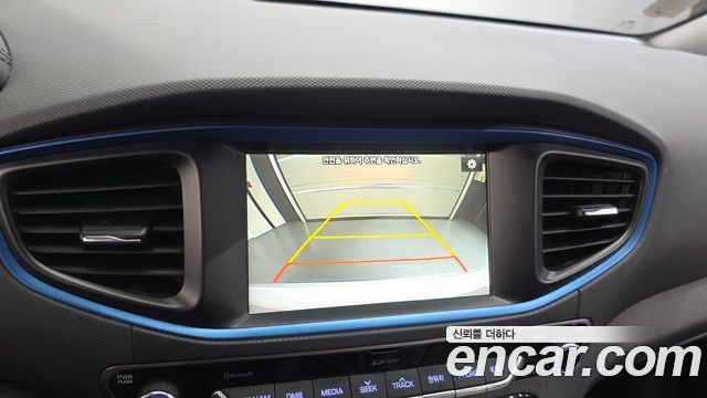Hyundai Ioniq 2017 — photo 22