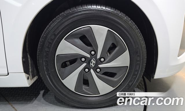 Hyundai Ioniq 2017 — photo 7