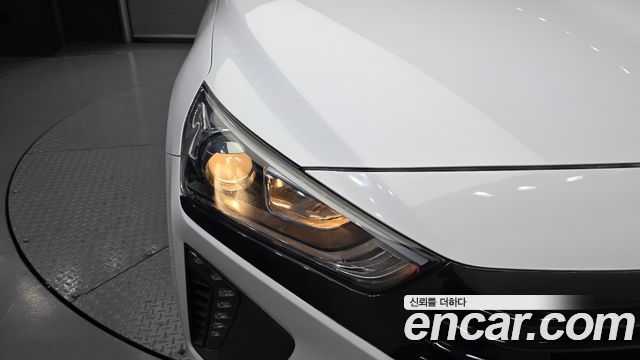 Hyundai Ioniq 2017 — photo 8