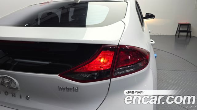 Hyundai Ioniq 2017 — photo 9