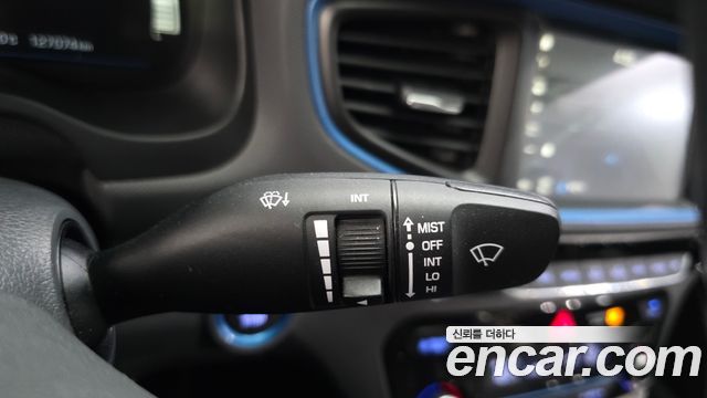 Hyundai Ioniq 2017 — photo 27