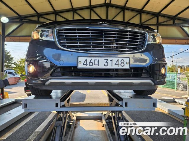 Kia Canival 2017 — photo 1