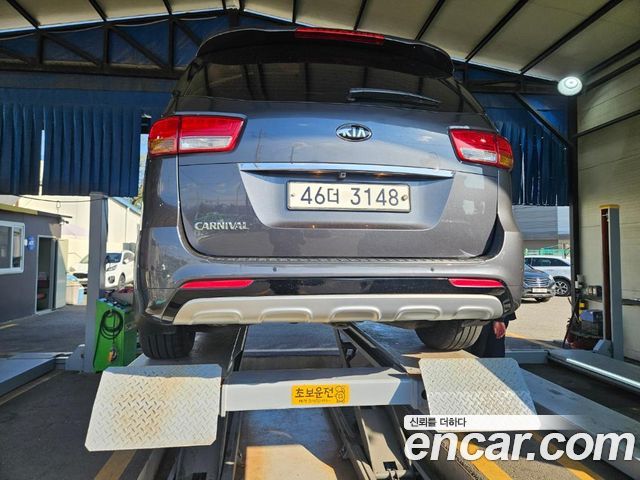 Kia Canival 2017 — photo 2