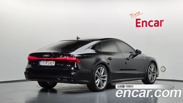 Audi A7 2022 — photo 2