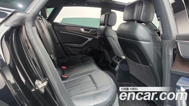 Audi A7 2022 — photo 17