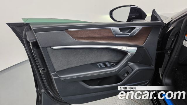 Audi A7 2022 — photo 14