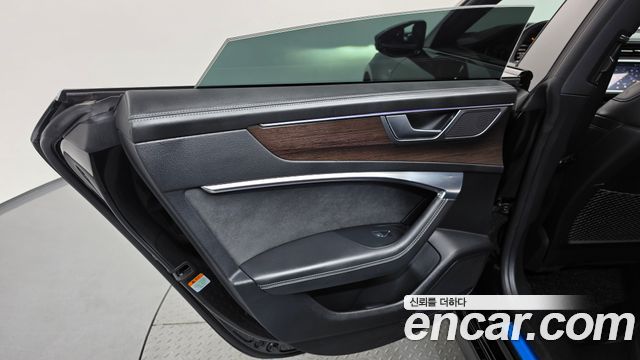 Audi A7 2022 — photo 15