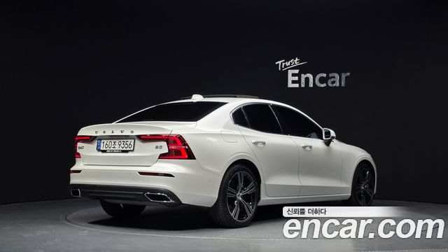 Volvo S60 2021 — photo 2