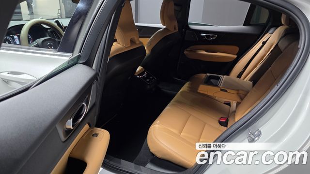 Volvo S60 2021 — photo 11