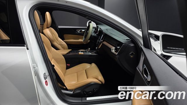 Volvo S60 2021 — photo 12