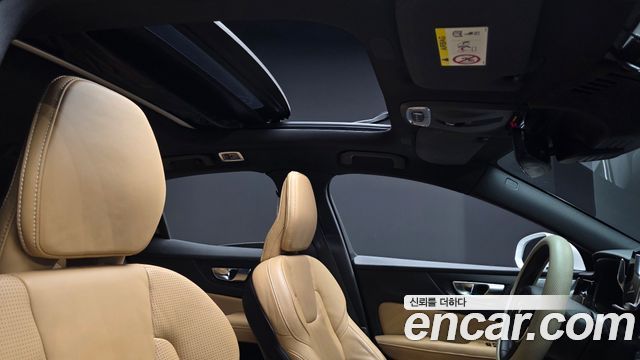 Volvo S60 2021 — photo 20
