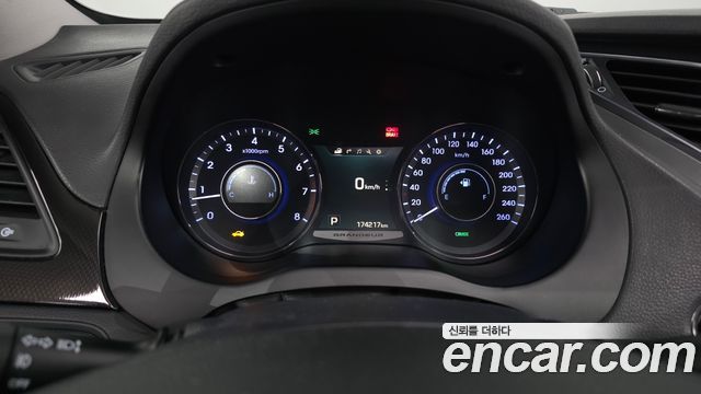 Hyundai Grandeur 2015 — photo 8