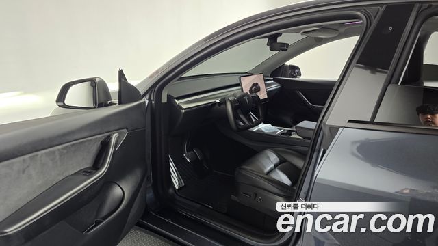 Tesla Model Y 2022 — photo 13