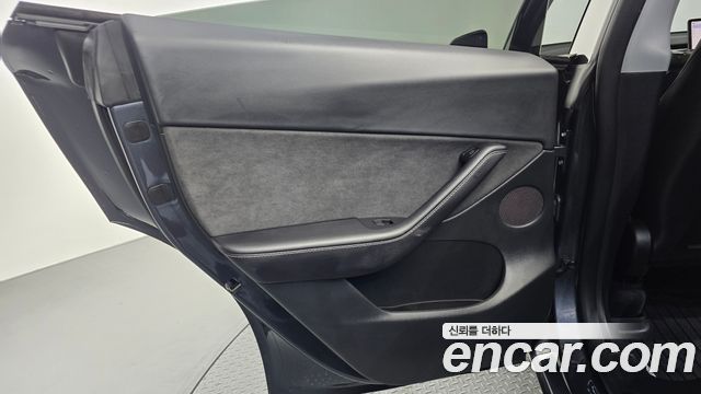 Tesla Model Y 2022 — photo 15