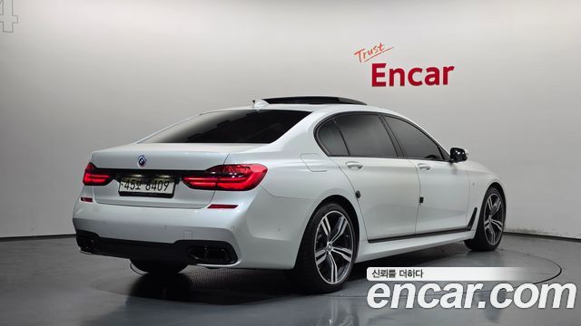 BMW 7-Series 2018 — photo 2