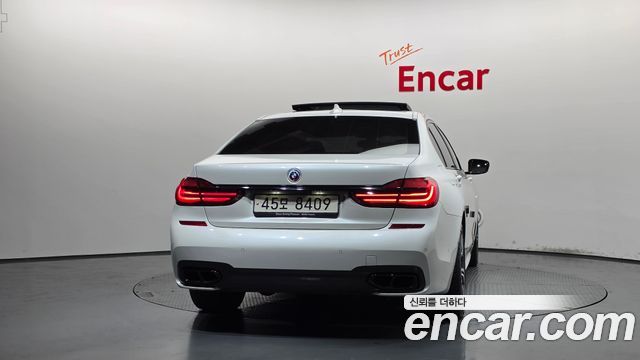 BMW 7-Series 2018 — photo 4