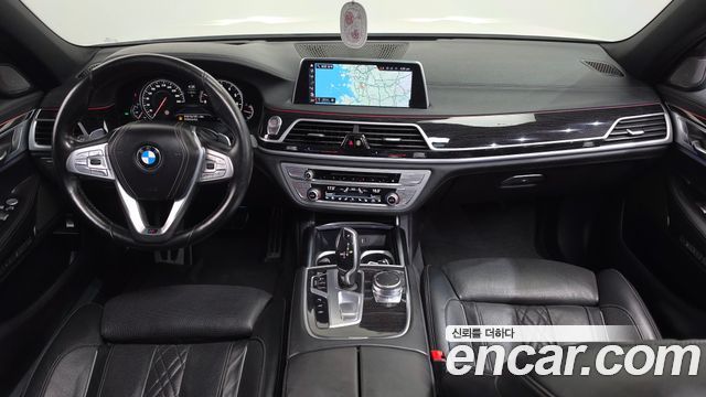 BMW 7-Series 2018 — photo 10