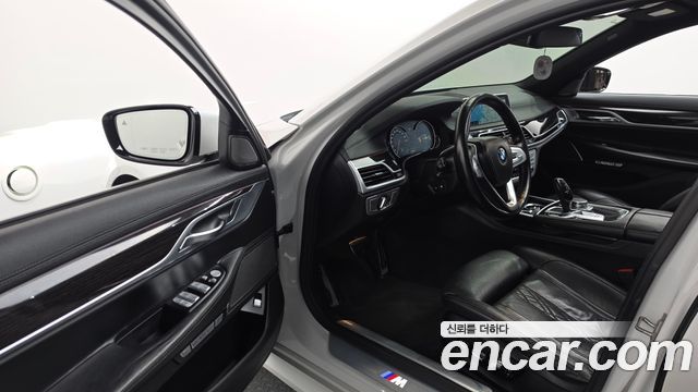 BMW 7-Series 2018 — photo 13
