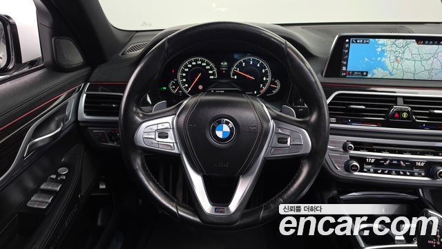 BMW 7-Series 2018 — photo 18