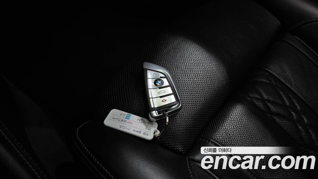 BMW 7-Series 2018 — photo 22