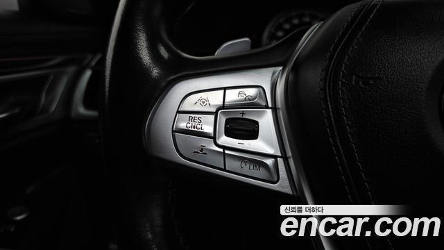 BMW 7-Series 2018 — photo 23