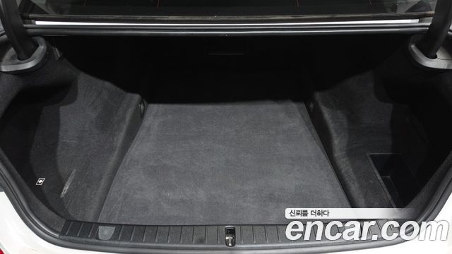 BMW 7-Series 2018 — photo 26