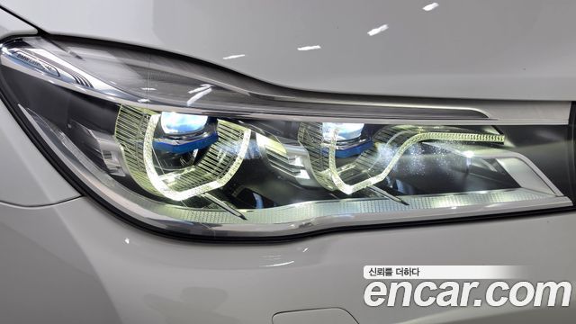 BMW 7-Series 2018 — photo 8