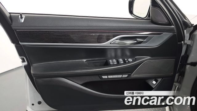BMW 7-Series 2018 — photo 14