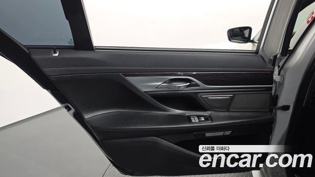 BMW 7-Series 2018 — photo 15