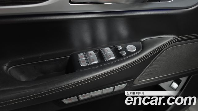 BMW 7-Series 2018 — photo 27