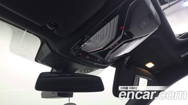 BMW 7-Series 2018 — photo 29