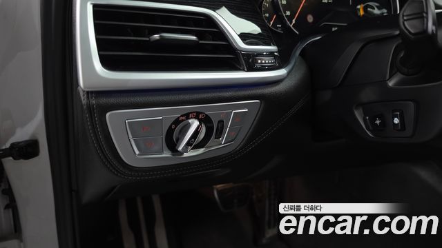 BMW 7-Series 2018 — photo 30
