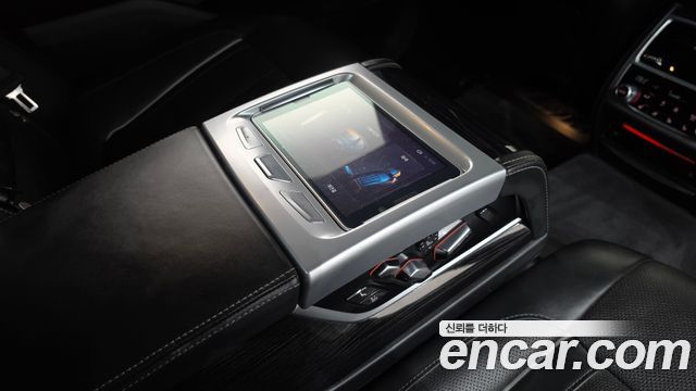BMW 7-Series 2018 — photo 33