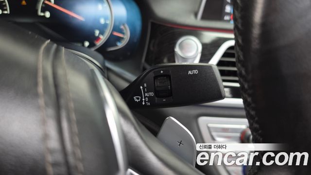 BMW 7-Series 2018 — photo 37