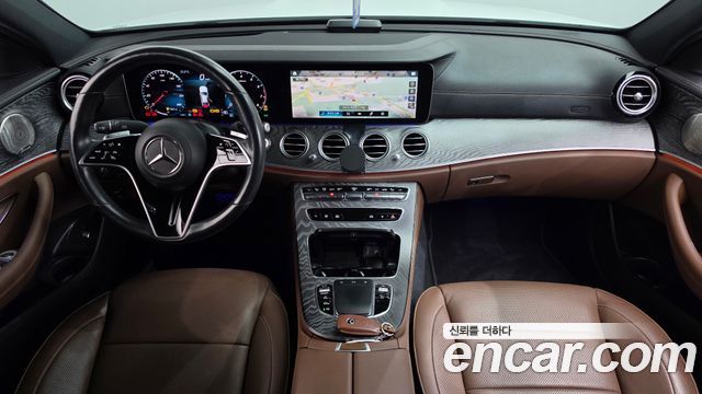 Mercedes-Benz E-Class 2022 — photo 10