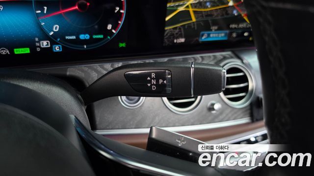 Mercedes-Benz E-Class 2022 — photo 12