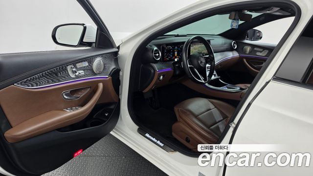 Mercedes-Benz E-Class 2022 — photo 13