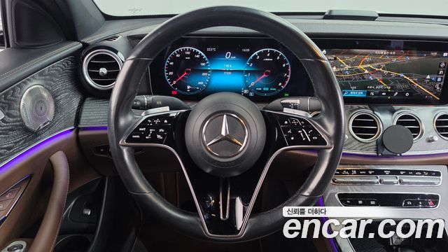 Mercedes-Benz E-Class 2022 — photo 19