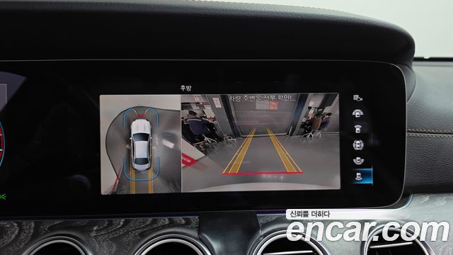 Mercedes-Benz E-Class 2022 — photo 20