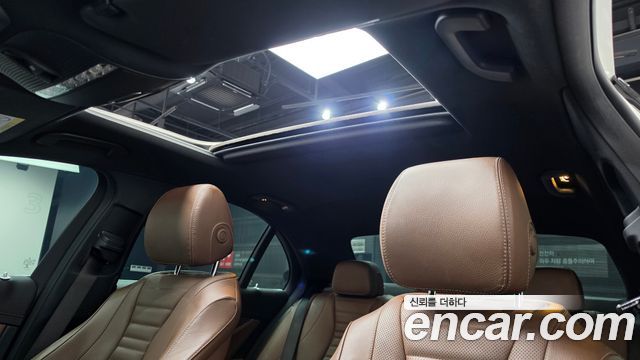 Mercedes-Benz E-Class 2022 — photo 23