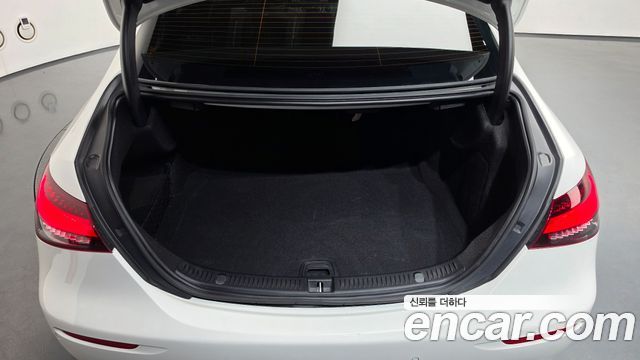Mercedes-Benz E-Class 2022 — photo 25