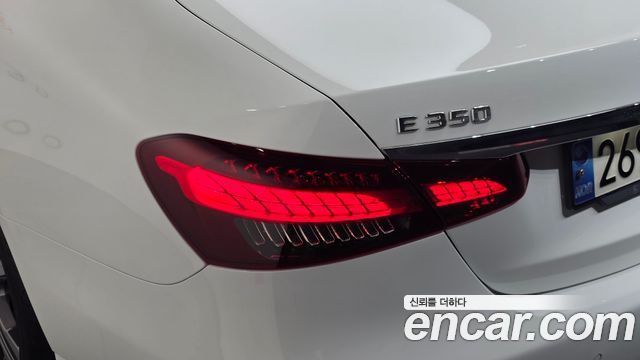 Mercedes-Benz E-Class 2022 — photo 9