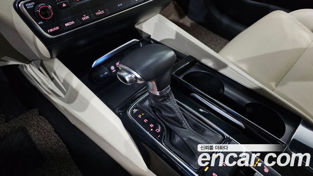 Kia K7 2016 — photo 9