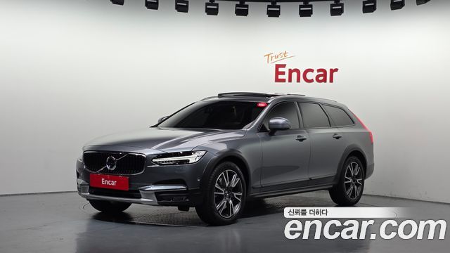 Volvo V90 2018 — photo 1